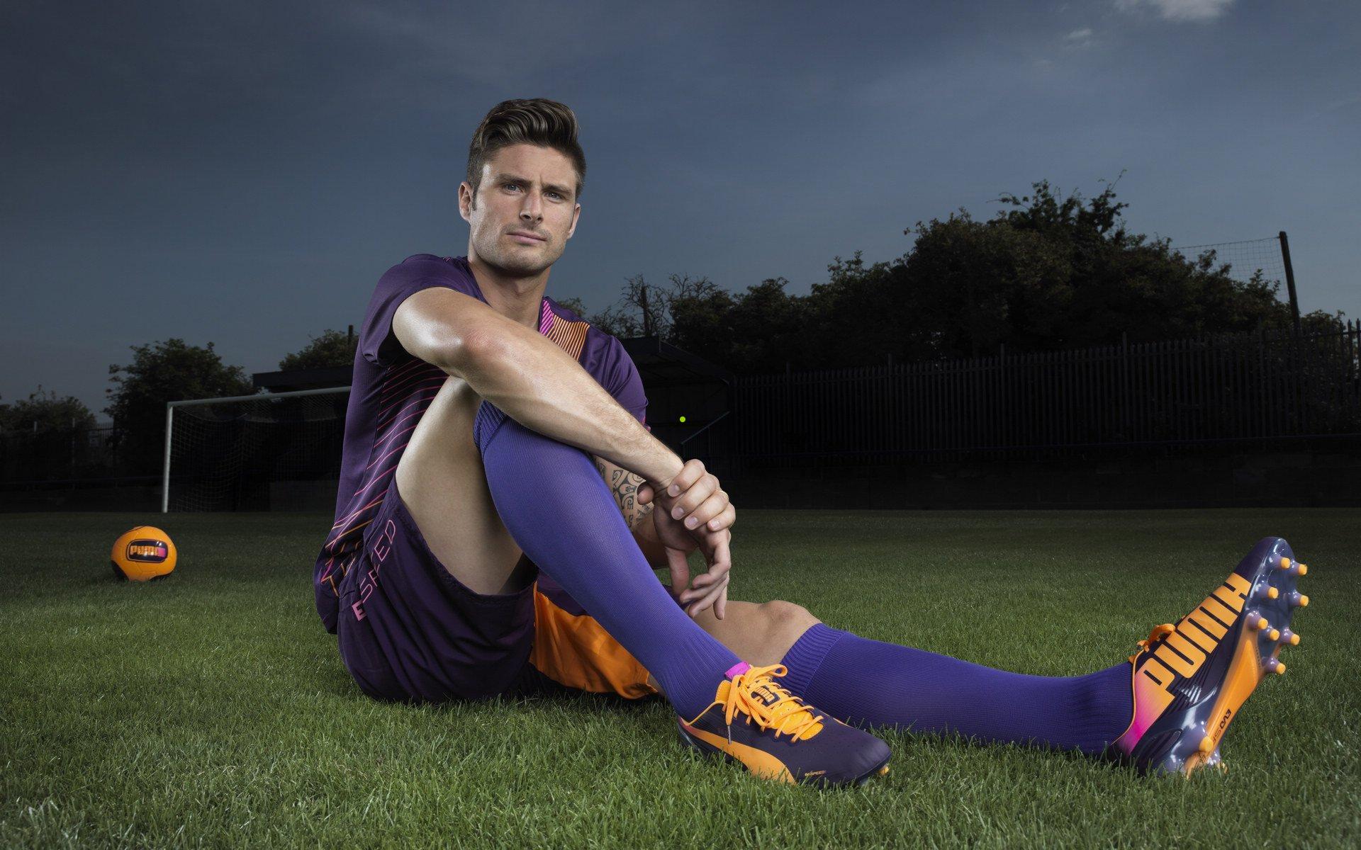 中超联赛，艾克森里程碑之夜韦世豪独造三球，广州队客场5-1狂胜重庆队